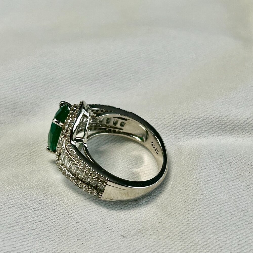 Halo Pear Cut Emerald Green Engagement Ring, size 6 3/4 - Picture 8 of 8